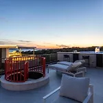 Luxury Pool Seaside 扎达尔