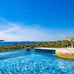 Luxury Pool Seaside شقة زادار