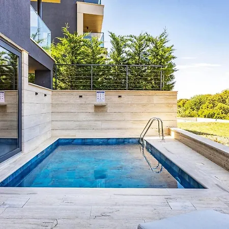 Luxury Pool Seaside