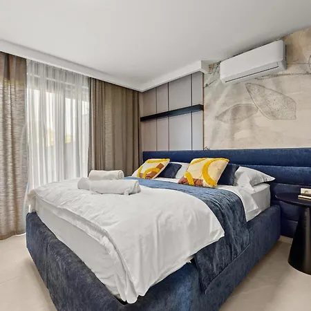 公寓 Luxury Pool Seaside 扎达尔