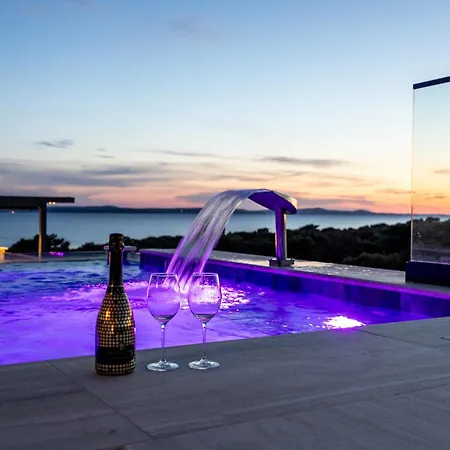 Luxury Pool Seaside