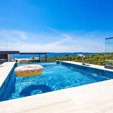 Luxury Pool Seaside Apartament