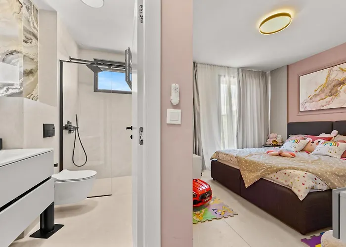 Luxury Pool Seaside Zadar