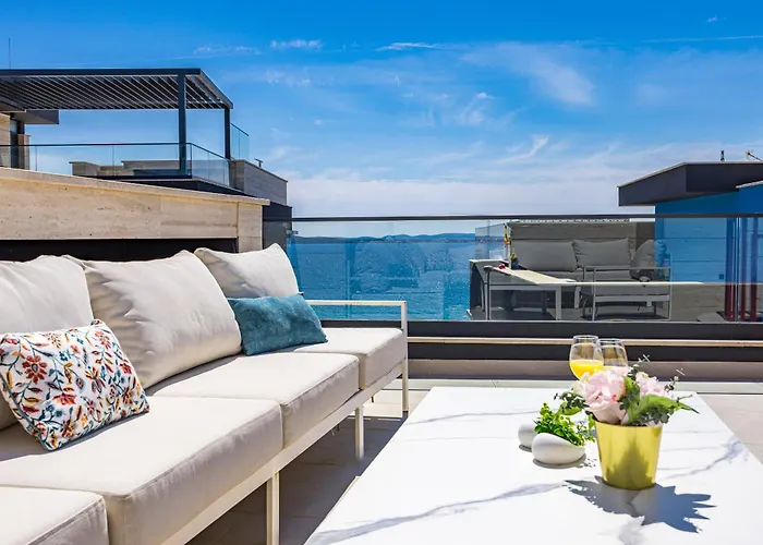 Luxury Pool Seaside Διαμέρισμα *