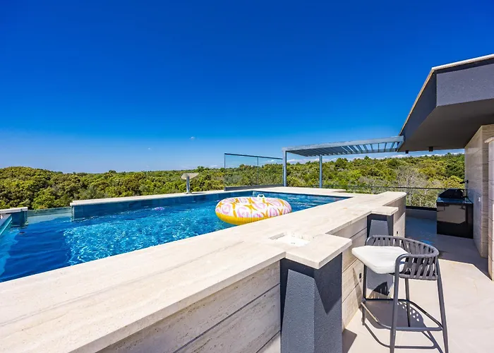 Luxury Pool Seaside Διαμέρισμα *