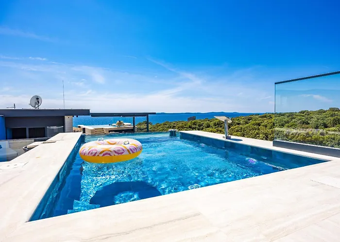 Luxury Pool Seaside Apartman