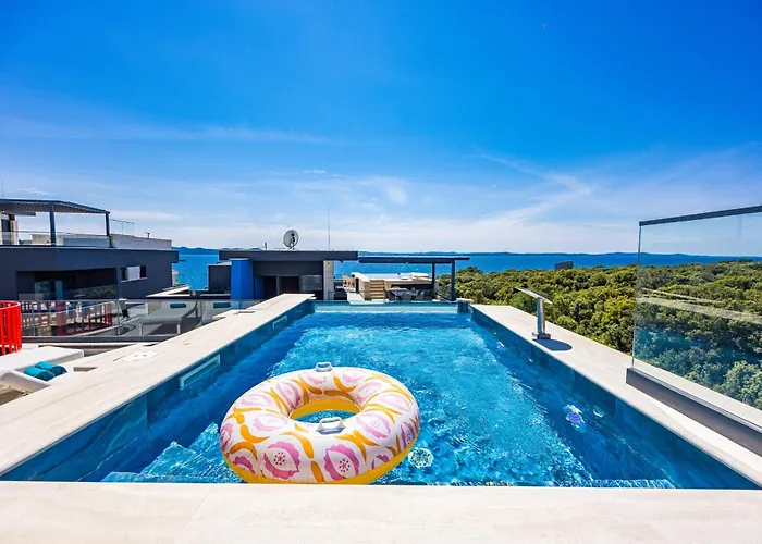 Luxury Pool Seaside Zadar